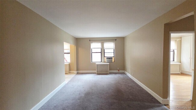 Building Photo - 312 Main St