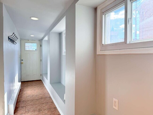 Building Photo - Move in ready, spacious, 4 bedroom, 3 bath single-family home available for rent in Hackensack, NJ.