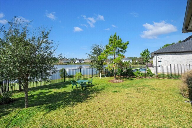 Building Photo - 11 Shumard Oak Dr