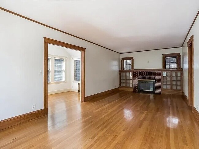Building Photo - 1411 Quincy Shore Dr