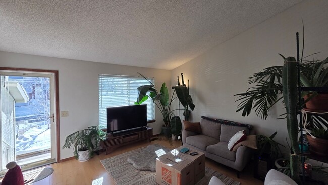 Building Photo - Fantastic 4BR, 3.5BA! Deck, FP, great yard, location!! (Regal)