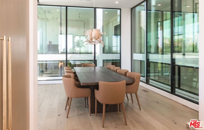 Building Photo - 606 N Ardmore Ave