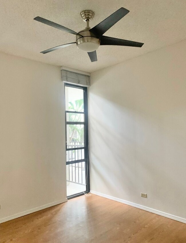 Building Photo - Kailua 3BR/2BA Condo – Resort-Style Living