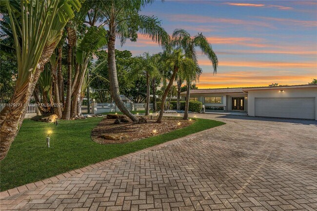 Primary Photo - 1850 Hibiscus Dr