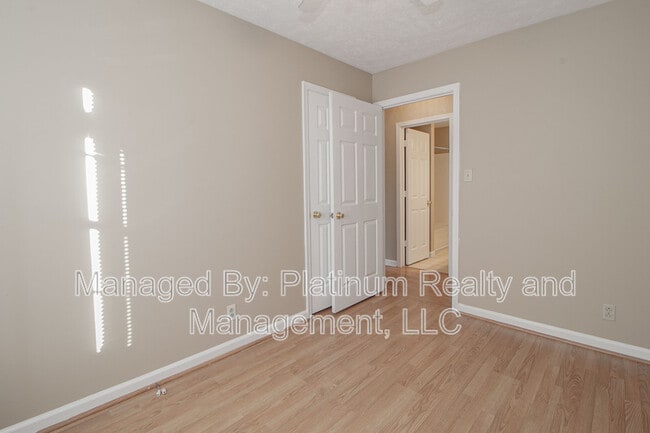 Building Photo - 667 Artic Ave