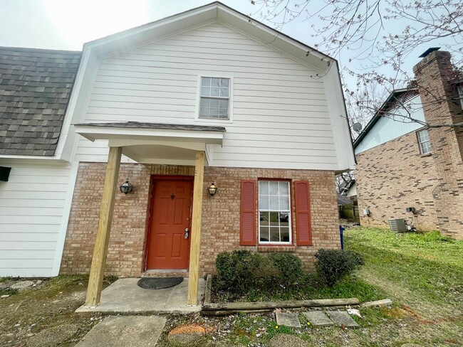 Primary Photo - 3 Bed Town Home in North East Jackson!