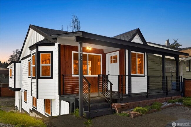 Building Photo - 5 Bedroom 2 Bathroom House with Large Lot