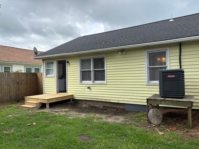 Building Photo - Cozy 2 Bedroom and 2 Baths