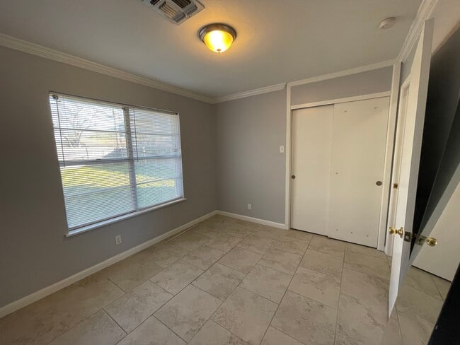 Building Photo - 4830 French Dr