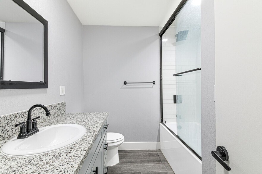 Building Photo - 13392 Magnolia St