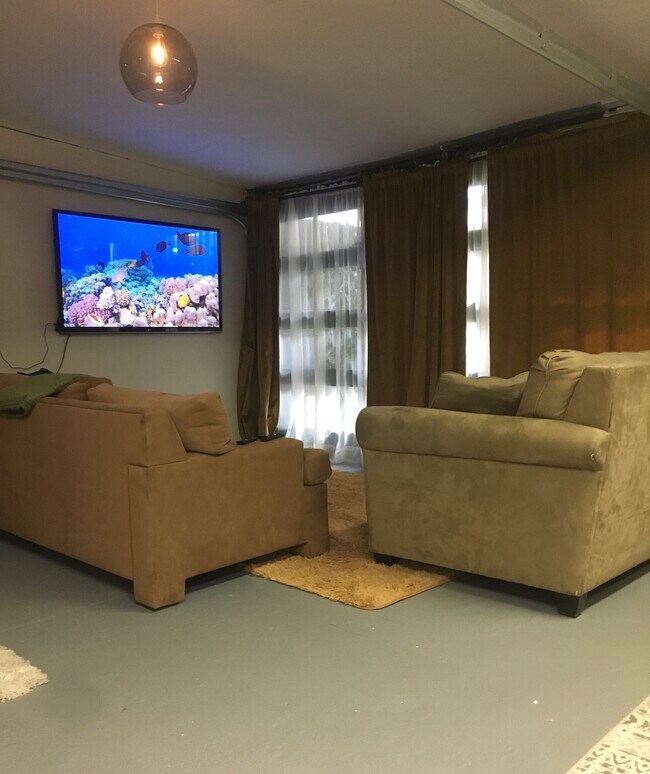 Building Photo - 102 Chapel St