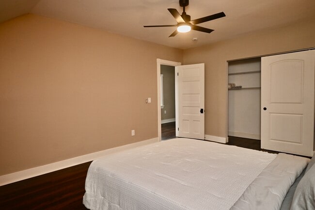 Building Photo - 2369 Park Ave