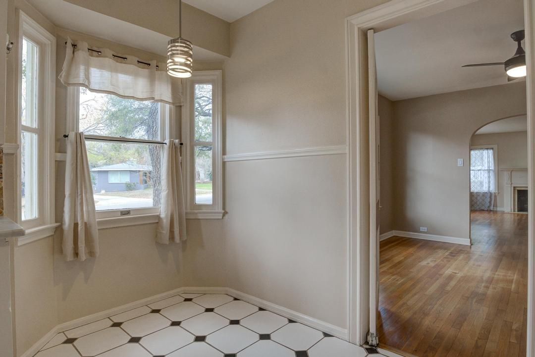 Building Photo - 426 Garraty