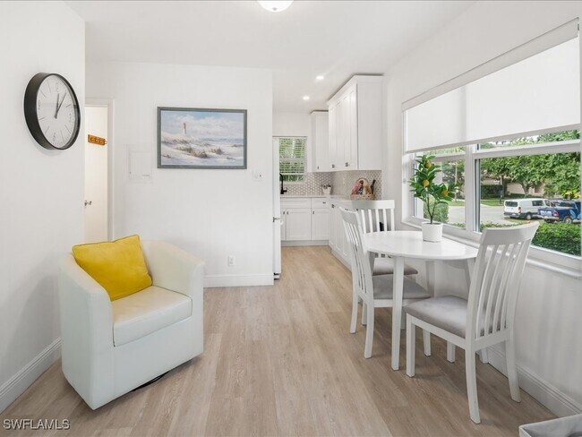 Building Photo - 530 4th Ave S