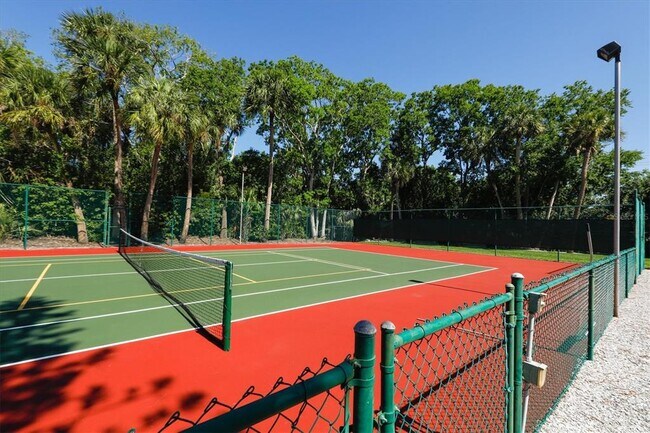 Building Photo - 4819 Village Garden Dr