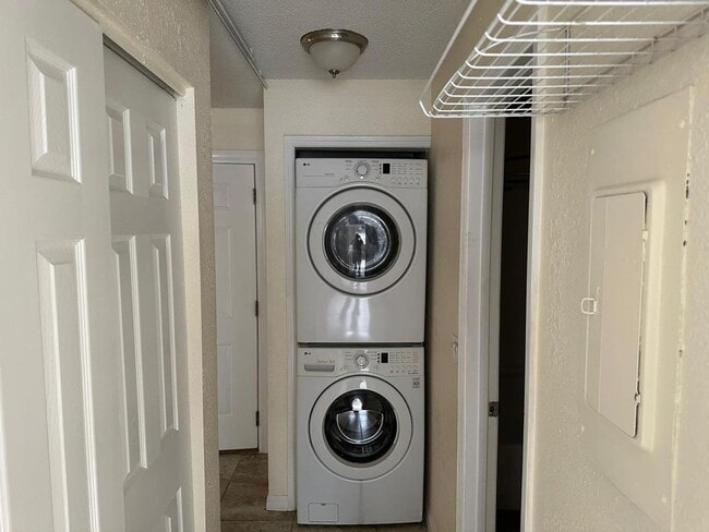 Building Photo - Two Bed - Two Bath - Gated Community