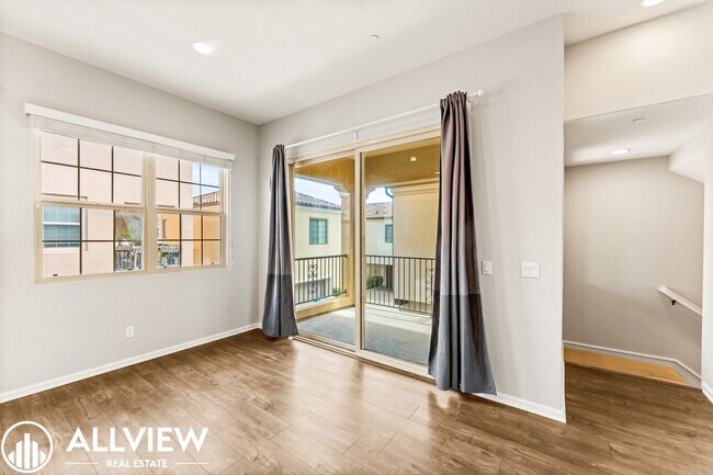 Building Photo - Your Next Home Awaits – Beautiful 3-Bedroom Irvine Townhome