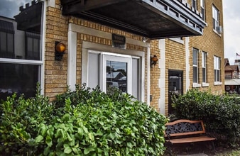 Building Photo - 1611 S Main St