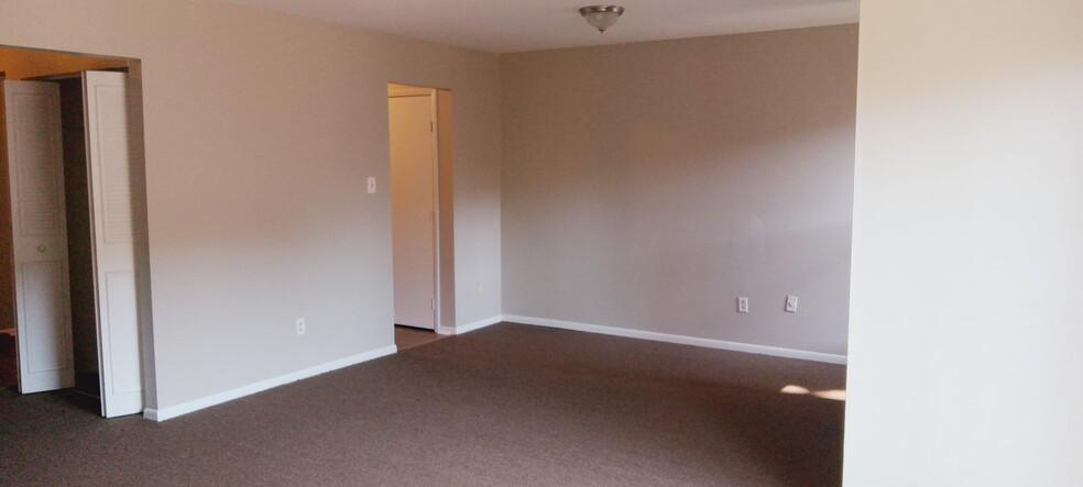 Dining area - 1465 Longdale Dr