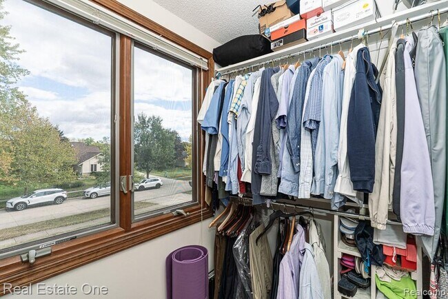 Building Photo - 1574 Devonshire Dr