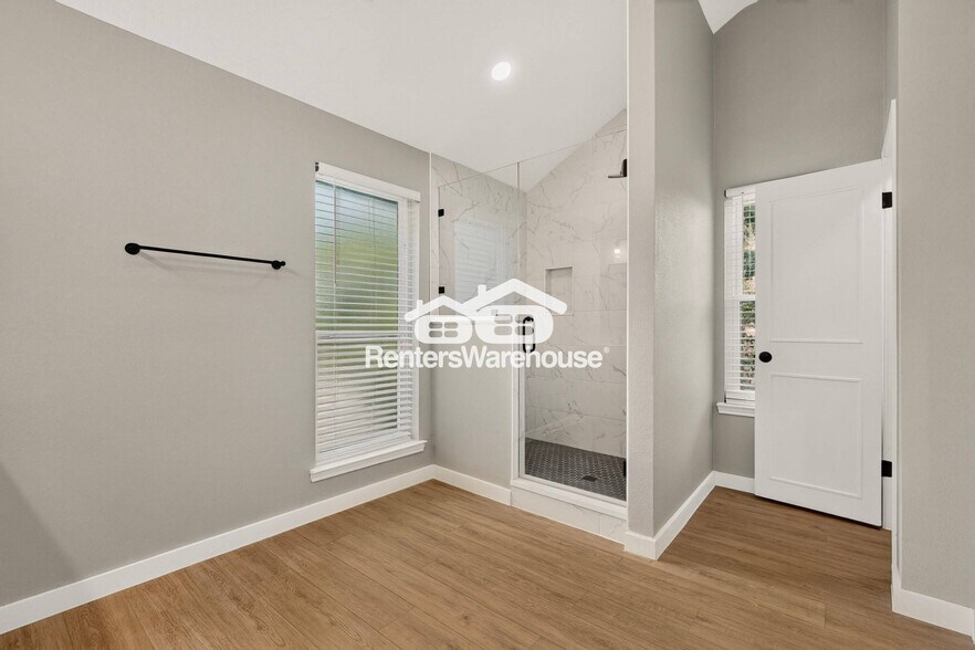 Building Photo - 8008 Cornell Dr