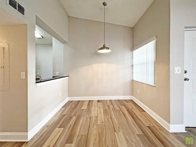 Building Photo - 2811 N Oakland Forest Dr