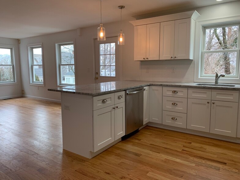 Building Photo - 17 Howland St