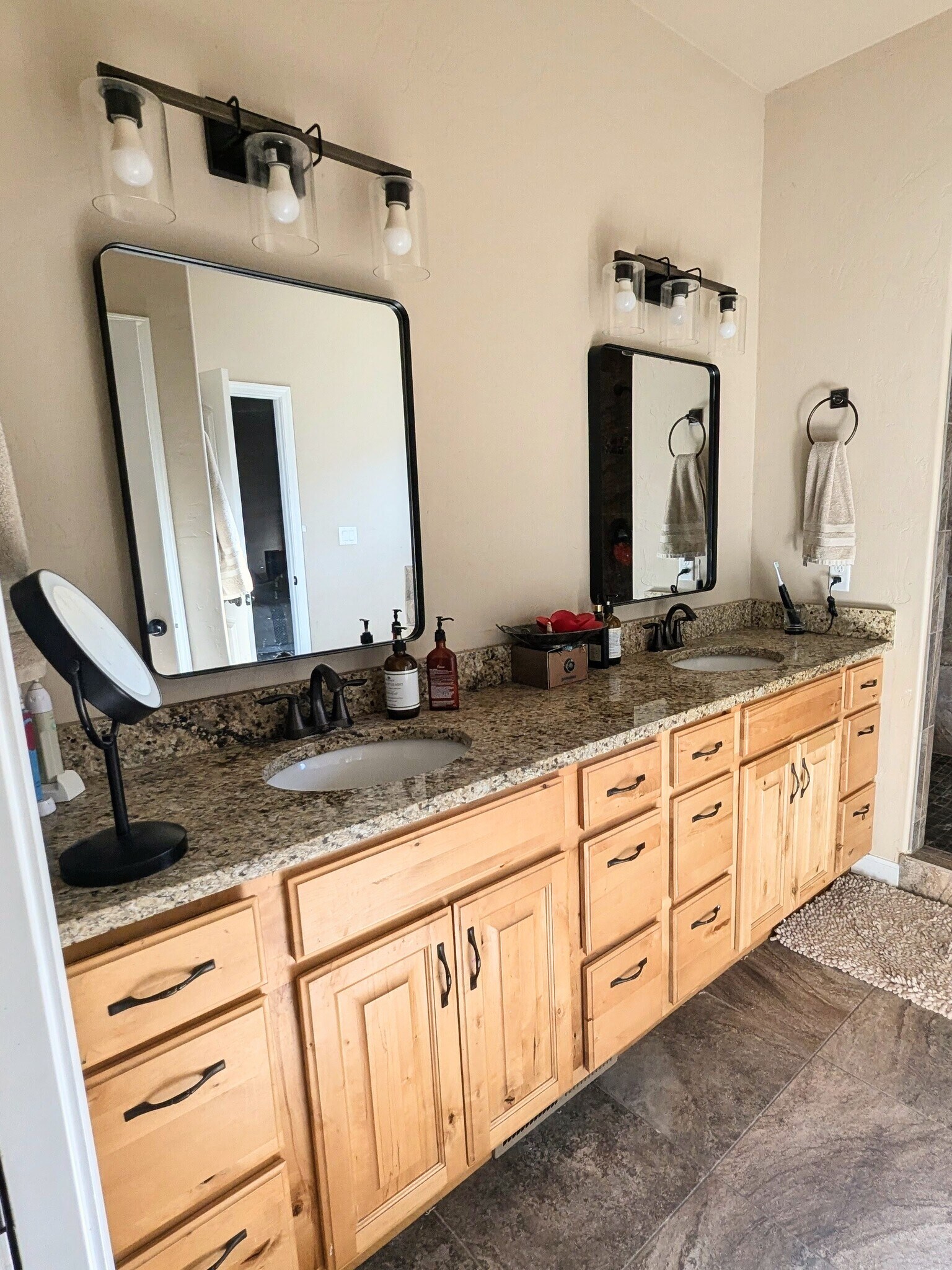 Master bathroom - 2979 Fairway View Dr