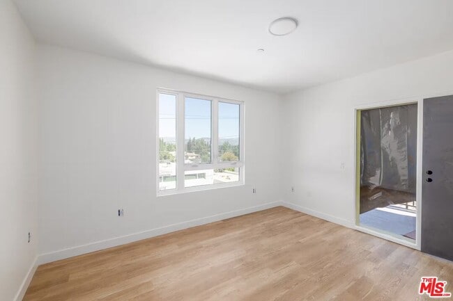 Building Photo - 23036 Ventura Blvd