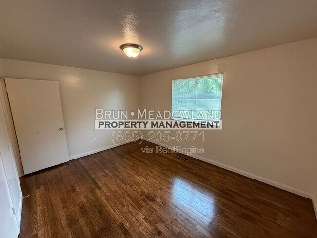 Building Photo - 3813 Woodlake Dr