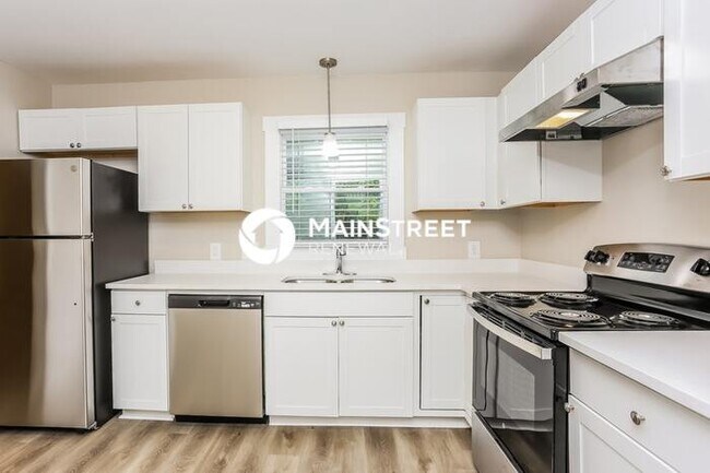 Building Photo - 3 Bedroom Pet-Friendly Home in STONE MOUNT...
