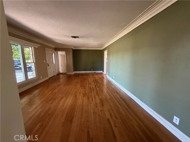 Building Photo - 8541 Orangewood Ave