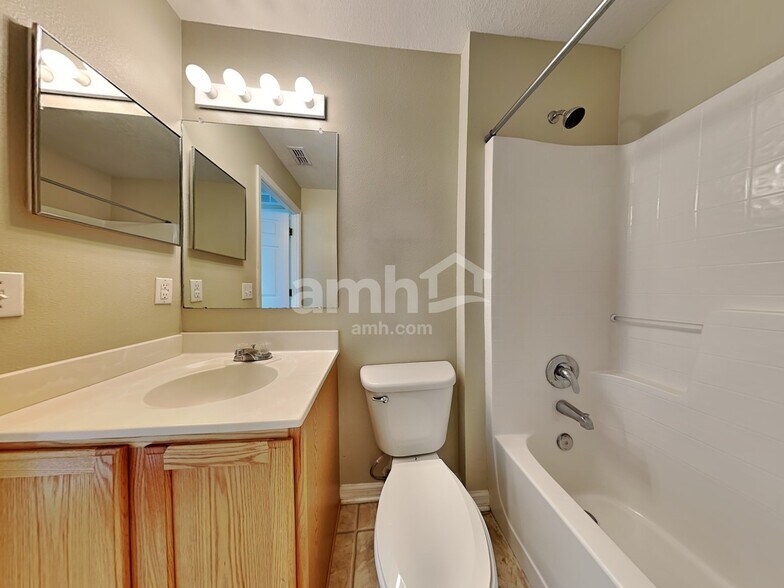 Building Photo - 3245 Helmel Ct