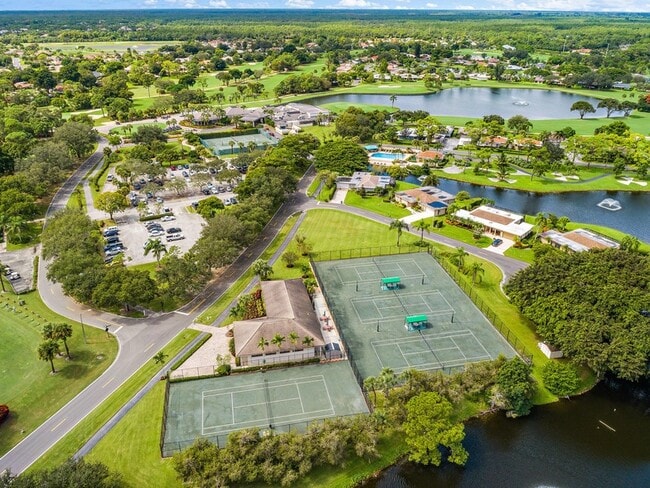 Building Photo - 6866 Briarlake Cir