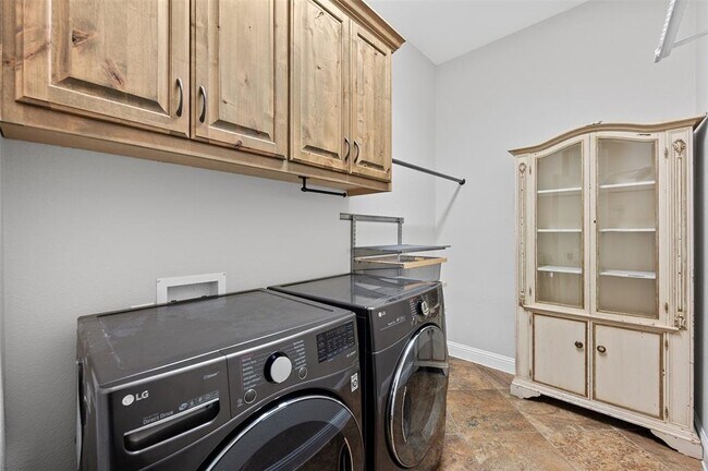 Building Photo - 203 Serene Hilltop Cir