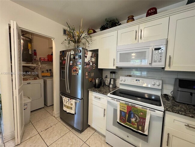 Building Photo - 5773 La Pinata Blvd