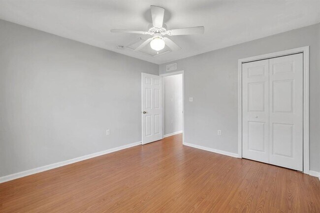 Building Photo - 241 Dixie Dr