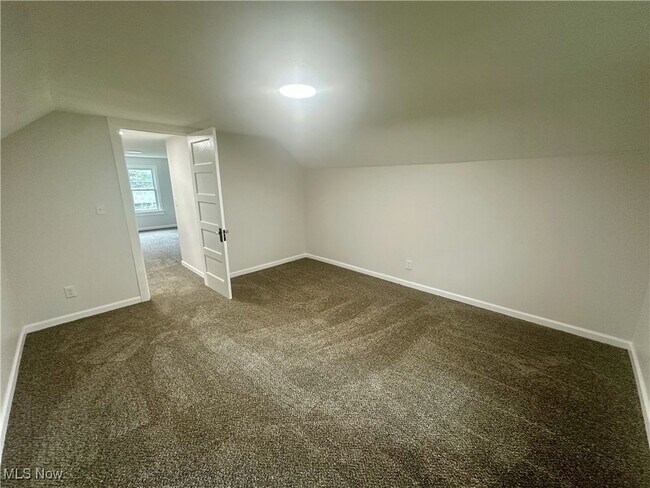 Building Photo - 833 Work Dr