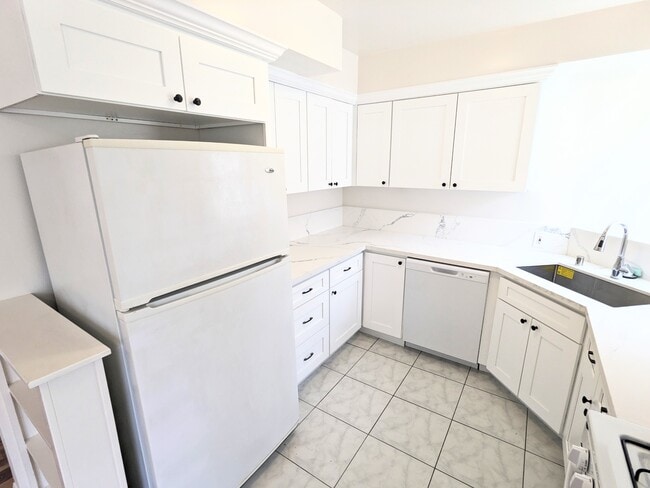Primary Photo - 1743 N Edgemont St