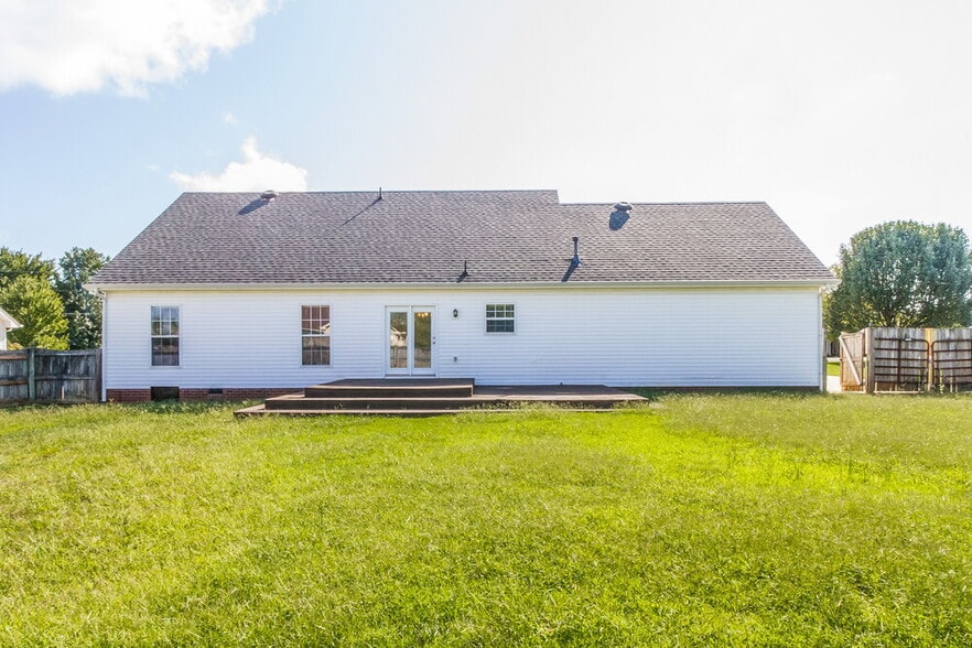 Building Photo - 3323 Meadowhill Dr