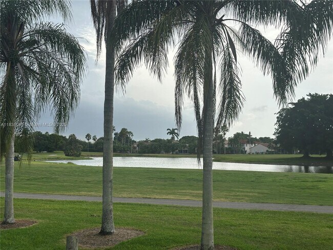 Building Photo - 16251 Golf Club Rd