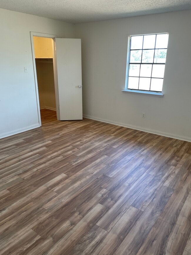 Building Photo - 1665 Alexander Ct