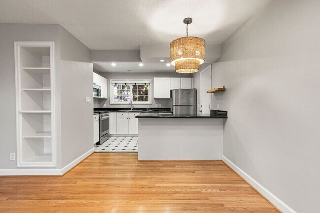 Building Photo - 4317 SE Lexington St