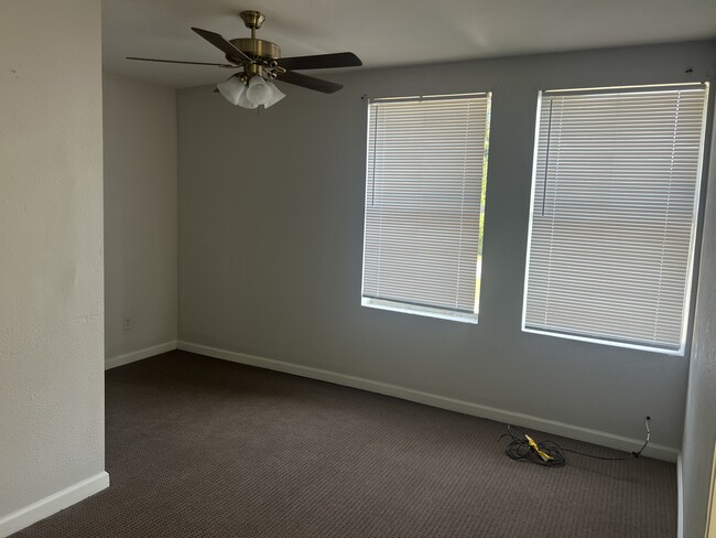 Building Photo - 2129 Ford St