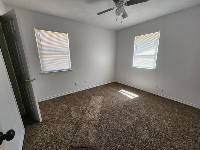 Building Photo - 2210 Newcastle Dr