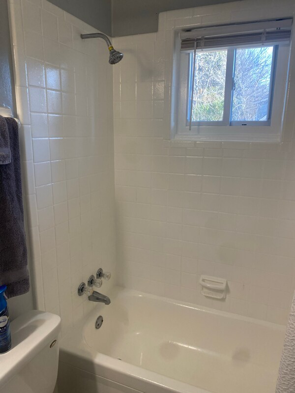 Building Photo - 810 Clarendon St