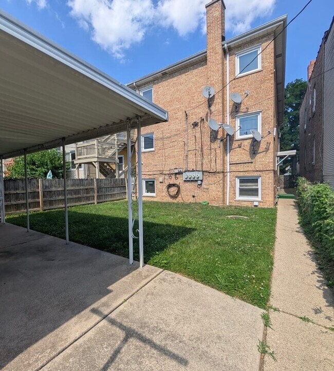Building Photo - 1324 Maple Ave
