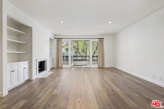 Building Photo - 133 S Oakhurst Dr