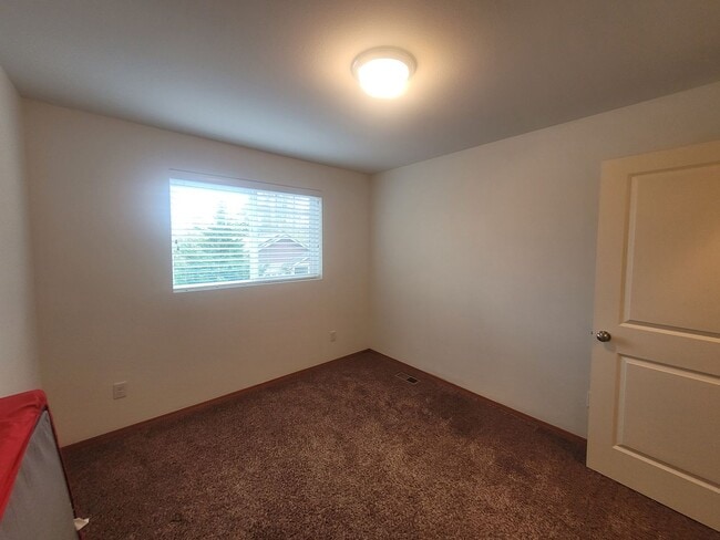 Building Photo - Three Bedroom House In Cordata - Kodiak