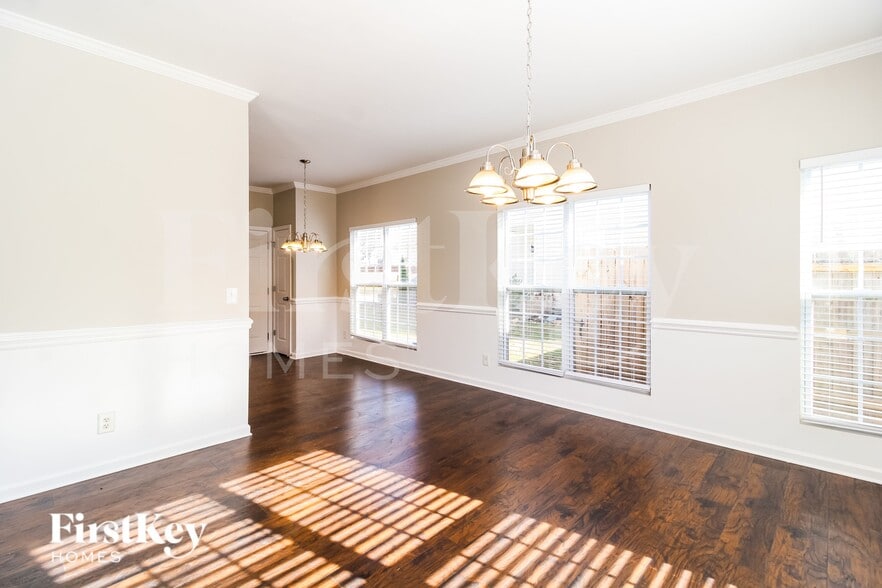 Building Photo - 6720 Winners Dr